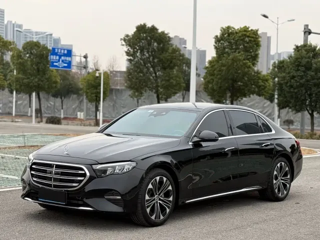 Mercedes-Benz E-Class — Фото автомобиля 2