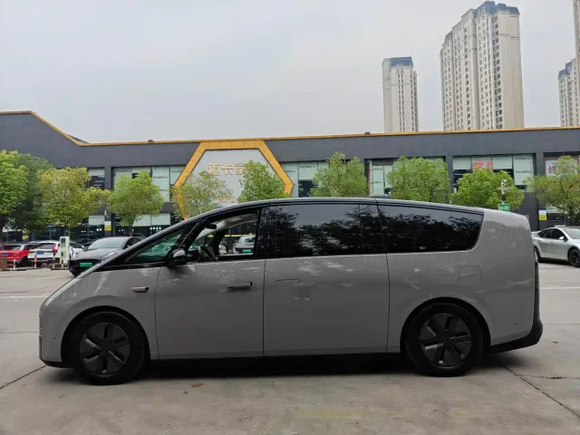 Li Auto Li Auto MEGA 2024 Ultra — Фото автомобиля 4