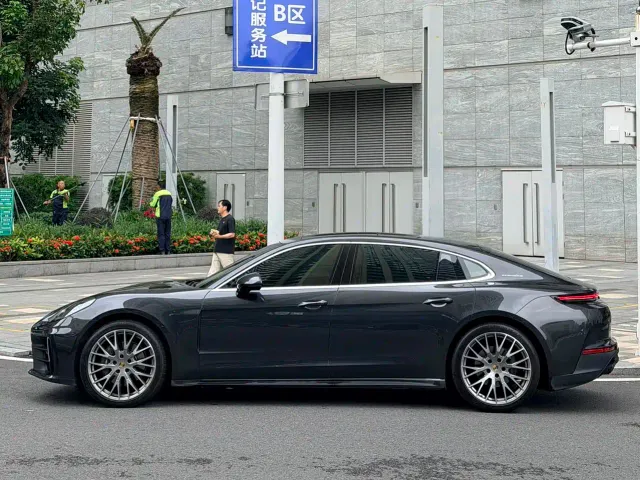 Porsche Panamera — Фото автомобиля 3