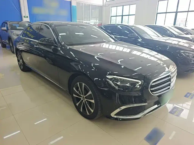 Mercedes-Benz E-Class — Фото автомобиля 21