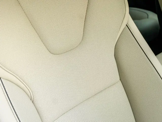 Tesla Model S — Фото автомобиля 16