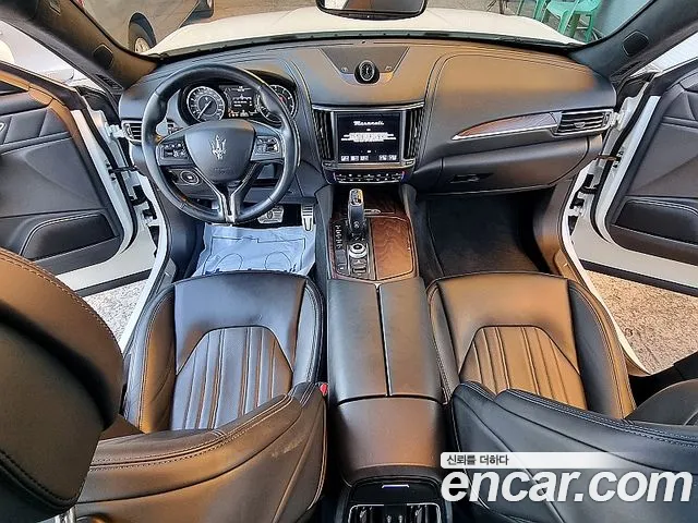Maserati Levante — Фото автомобиля 5