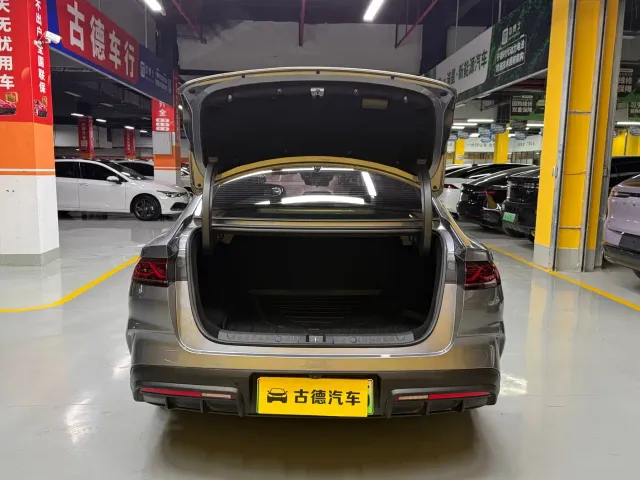 BYD Qin L — Фото автомобиля 22