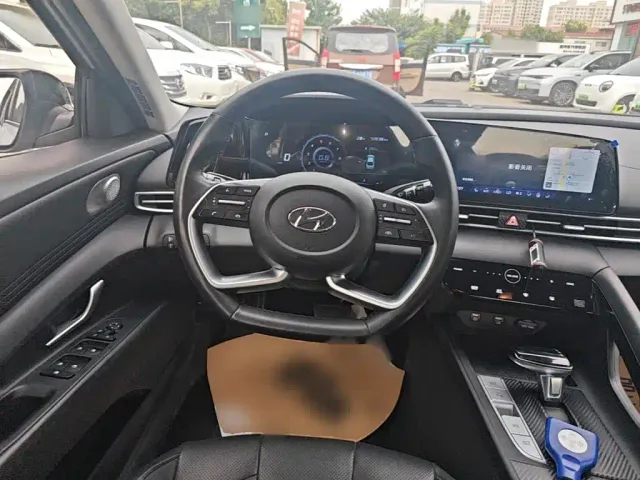 Hyundai Elantra — Фото автомобиля 10