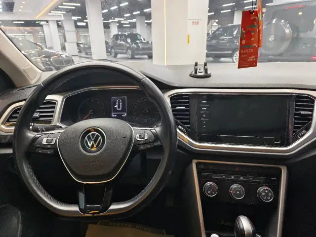 Volkswagen T-Roc — Фото автомобиля 10