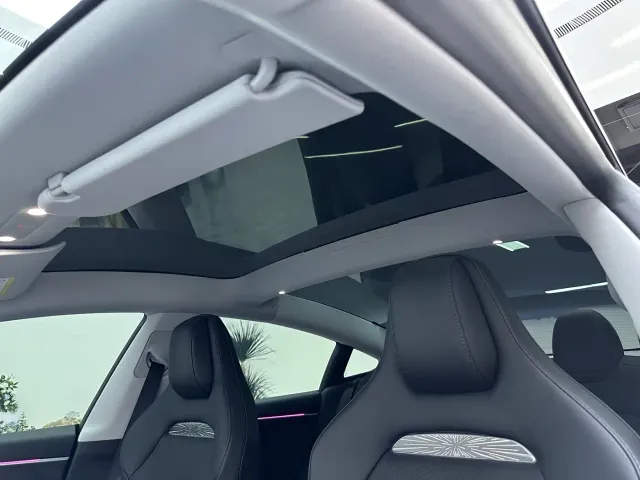 Tesla Model 3 — Фото автомобиля 19