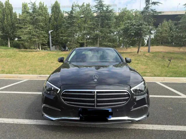 Mercedes-Benz E-Class — Фото автомобиля 2