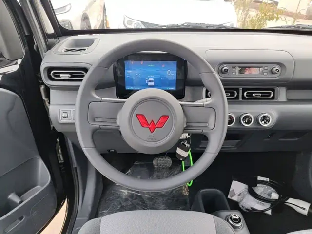 Wuling Zhiguang NEV — Фото автомобиля 10