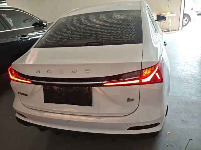 Roewe i5 — Фото автомобиля 5