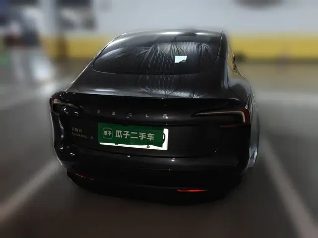 Tesla Model 3 — Фото автомобиля 3