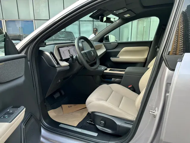 Volvo XC70 Plug-in Hybrid — Фото автомобиля 8