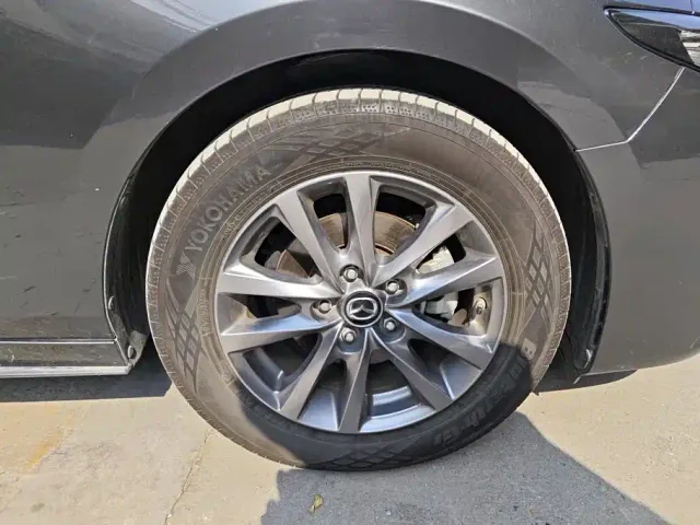 Mazda Axela — Фото автомобиля 6