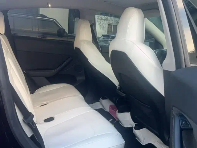 Tesla Model Y — Фото автомобиля 14