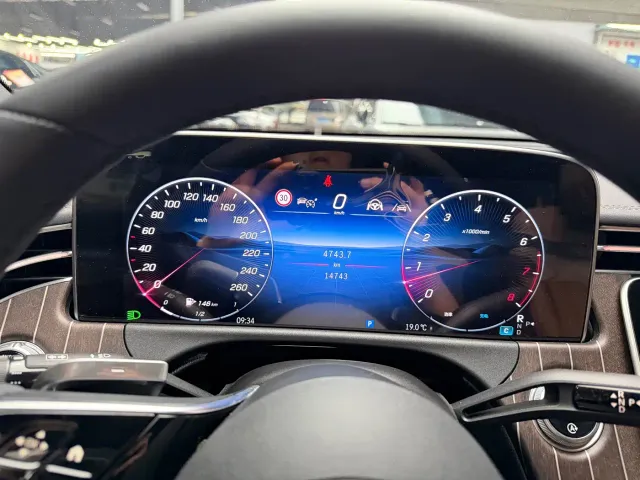 Mercedes-Benz E-Class — Фото автомобиля 8