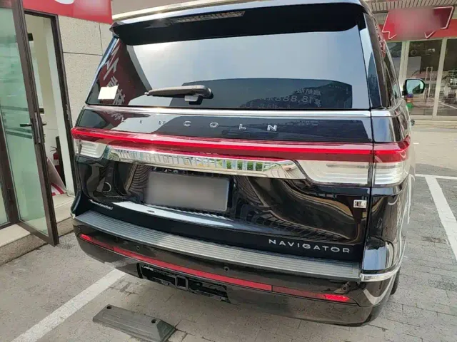 Lincoln Navigator — Фото автомобиля 5