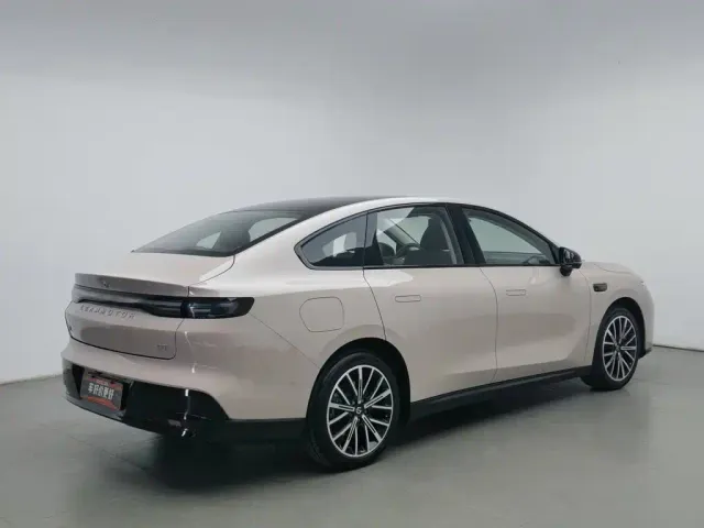 Leapmotor B01 — Фото автомобиля 2
