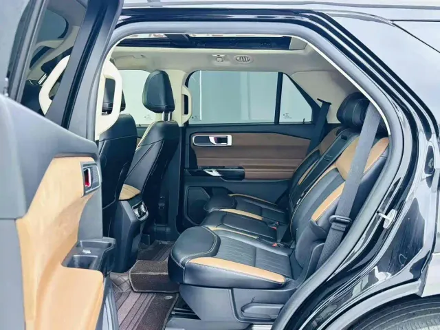 Ford Explorer — Фото автомобиля 15