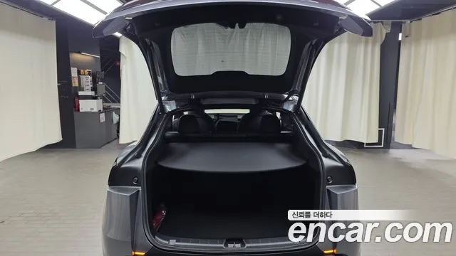 Tesla Model Y — Фото автомобиля 19