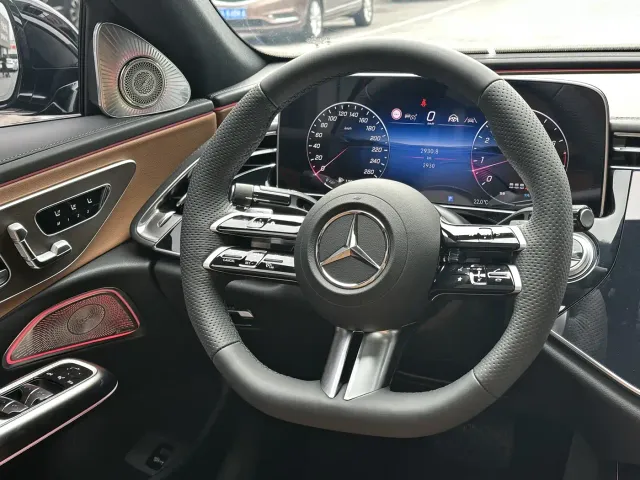 Mercedes-Benz E-Class — Фото автомобиля 13