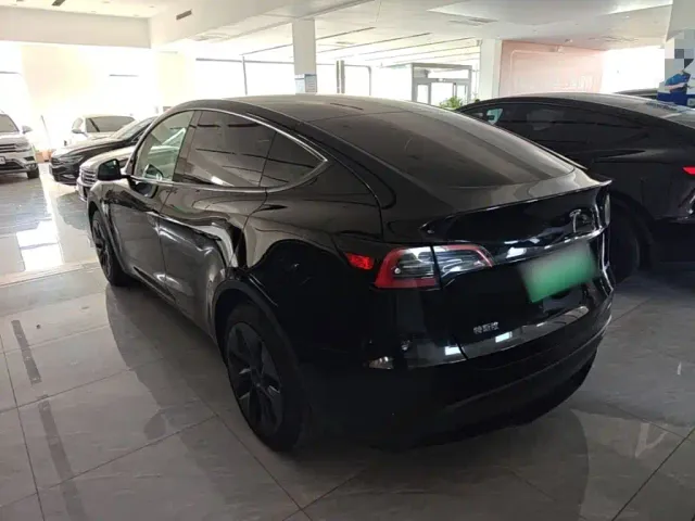 Tesla Model Y — Фото автомобиля 4