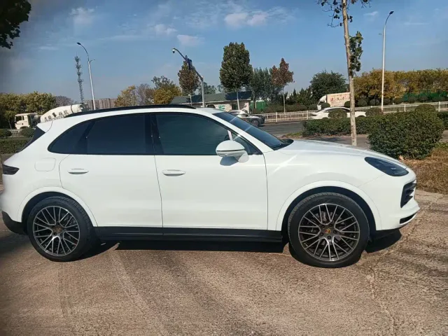 Porsche Cayenne — Фото автомобиля 7
