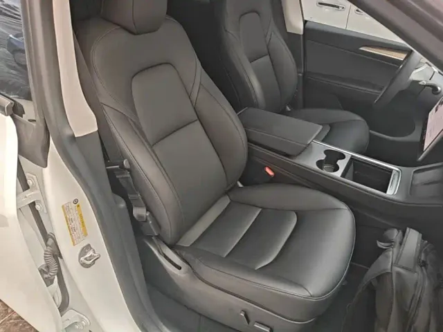 Tesla Model Y — Фото автомобиля 24
