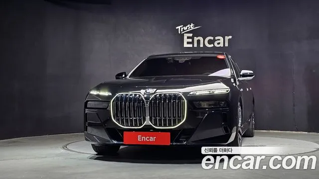 BMW 7-Series — Фото автомобиля 3