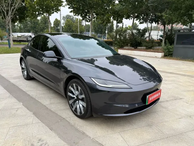 Tesla Model 3 — Фото автомобиля 3