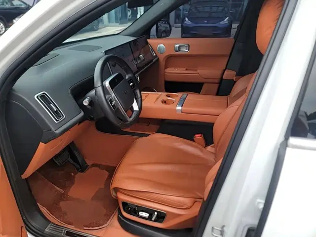 Li Auto L7 — Фото автомобиля 11
