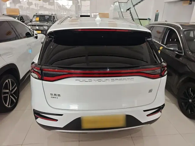 BYD Tang — Фото автомобиля 10