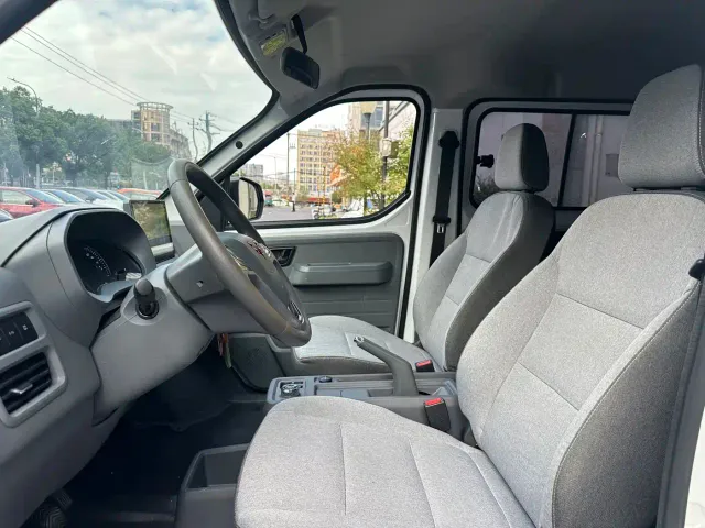 Wuling Motors Wuling Yangguang 2024 300km Comfort Passenger Version 60kW — Фото автомобиля 4