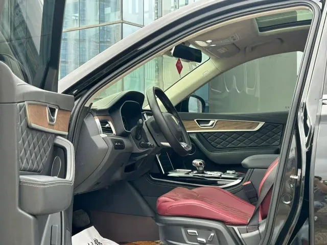 Hongqi HS7 — Фото автомобиля 4