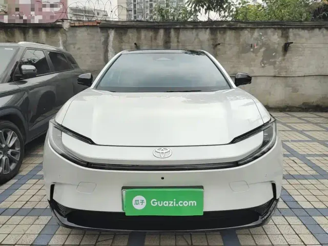 Toyota bZ5 — Фото автомобиля 2