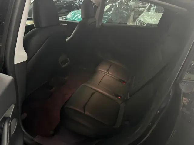 Tesla Model Y — Фото автомобиля 5