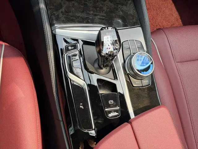 BMW 5 Series — Фото автомобиля 12