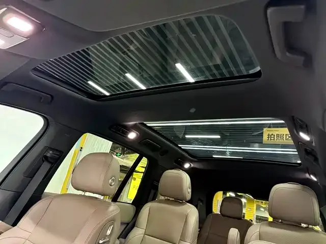 Li Auto L8 — Фото автомобиля 17