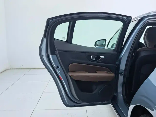 Volvo S60 — Фото автомобиля 21