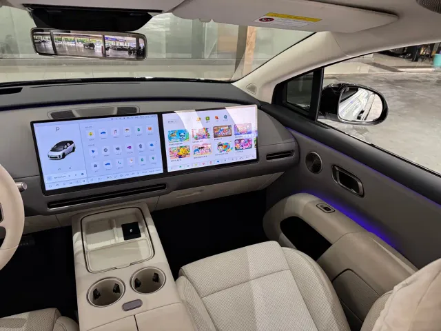 Li Auto i8 — Фото автомобиля 11