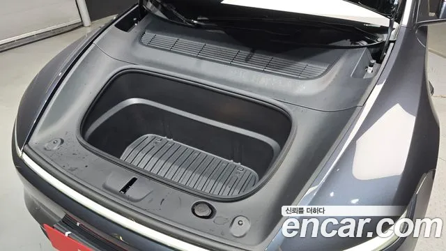 Tesla Model Y — Фото автомобиля 6