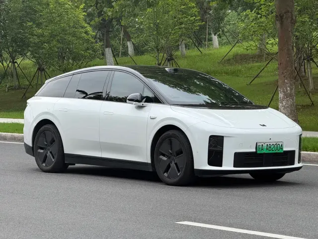 Li Auto i6 — Фото автомобиля 3
