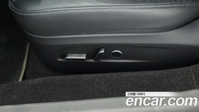 Tesla Model 3 — Фото автомобиля 28