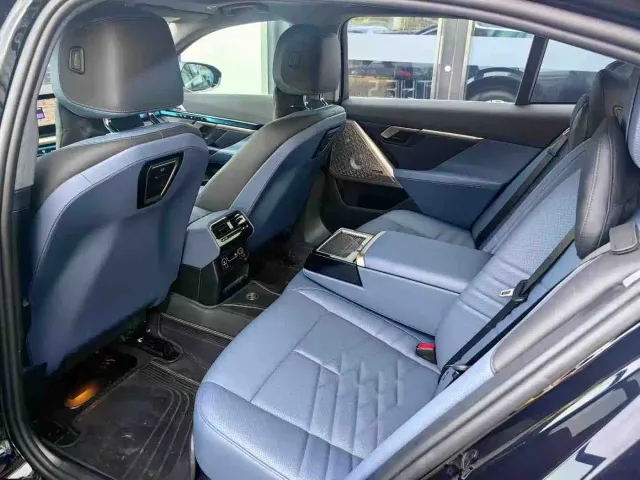 BMW 5 Series — Фото автомобиля 5