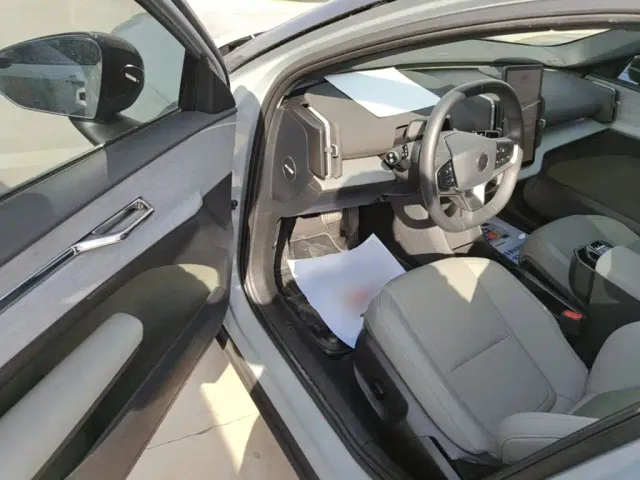 Volvo EX30 — Фото автомобиля 15