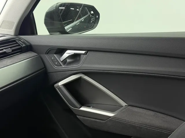 Audi Q3 — Фото автомобиля 10