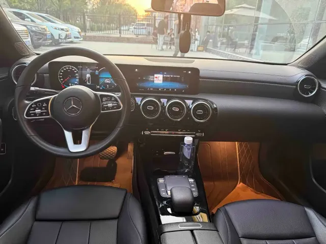 Mercedes-Benz Mercedes-Benz A-Class 2022 A 180 L Sport Sedan — Фото автомобиля 5