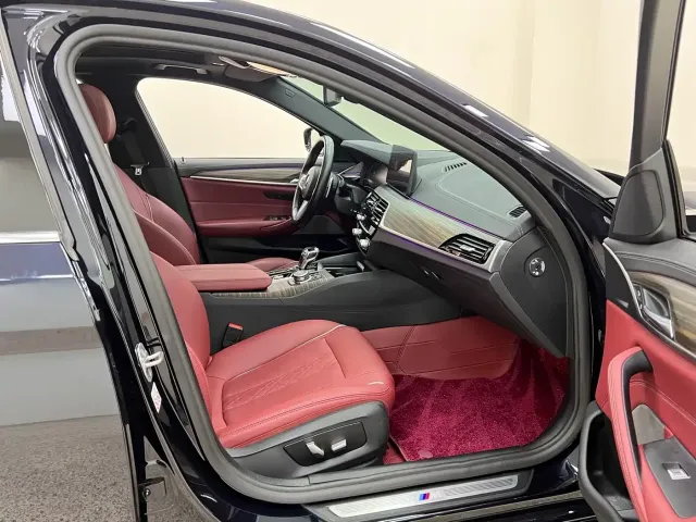 BMW BMW 5 Series 2022 Facelift 530Li Leading M Sport Package — Фото автомобиля 25