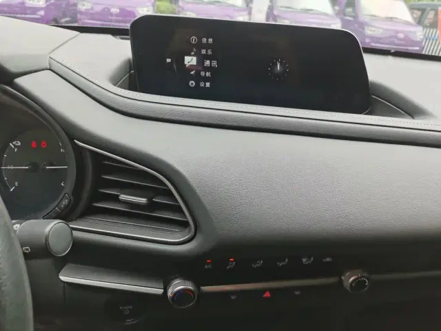 Mazda CX-30 EV — Фото автомобиля 12