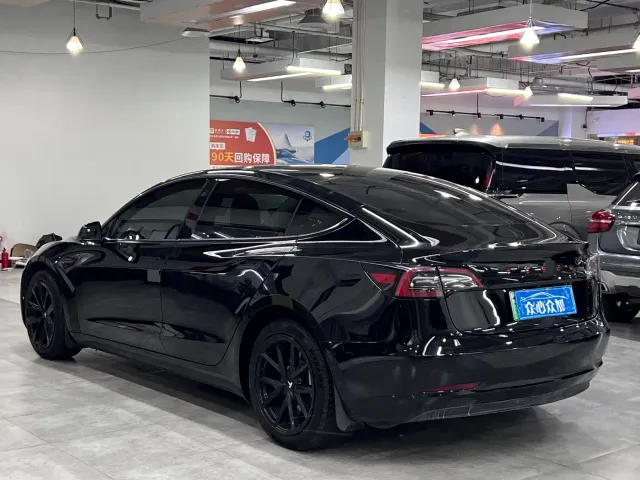 Tesla Model 3 — Фото автомобиля 6
