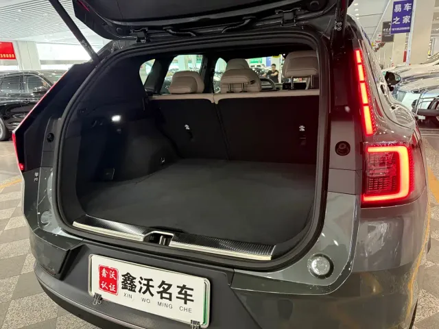 Volvo XC70 Plug-in Hybrid — Фото автомобиля 11