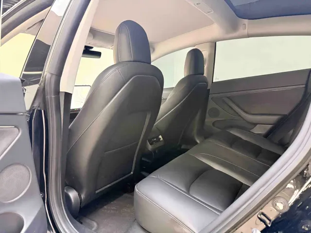 Tesla Model 3 — Фото автомобиля 7